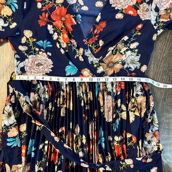 Beautiful Long Sleeve Pleated Floral Maxi Dress size US 12 - Picture 11 of 12